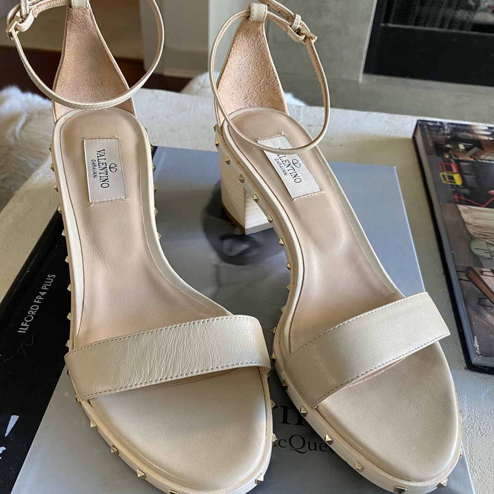 Valentino Sandals EUC